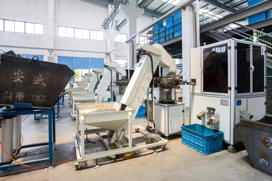 光學(xué)篩選車間